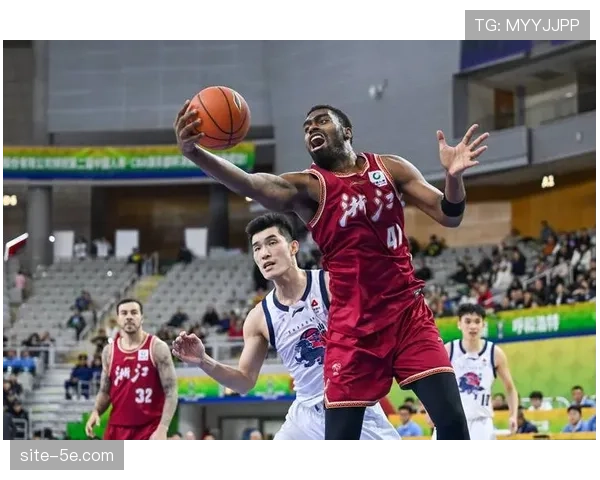 山东高速团队篮球见效 约翰逊珀塞尔双核驱动 山东高速团队篮球见效 约翰逊珀塞尔双核驱动